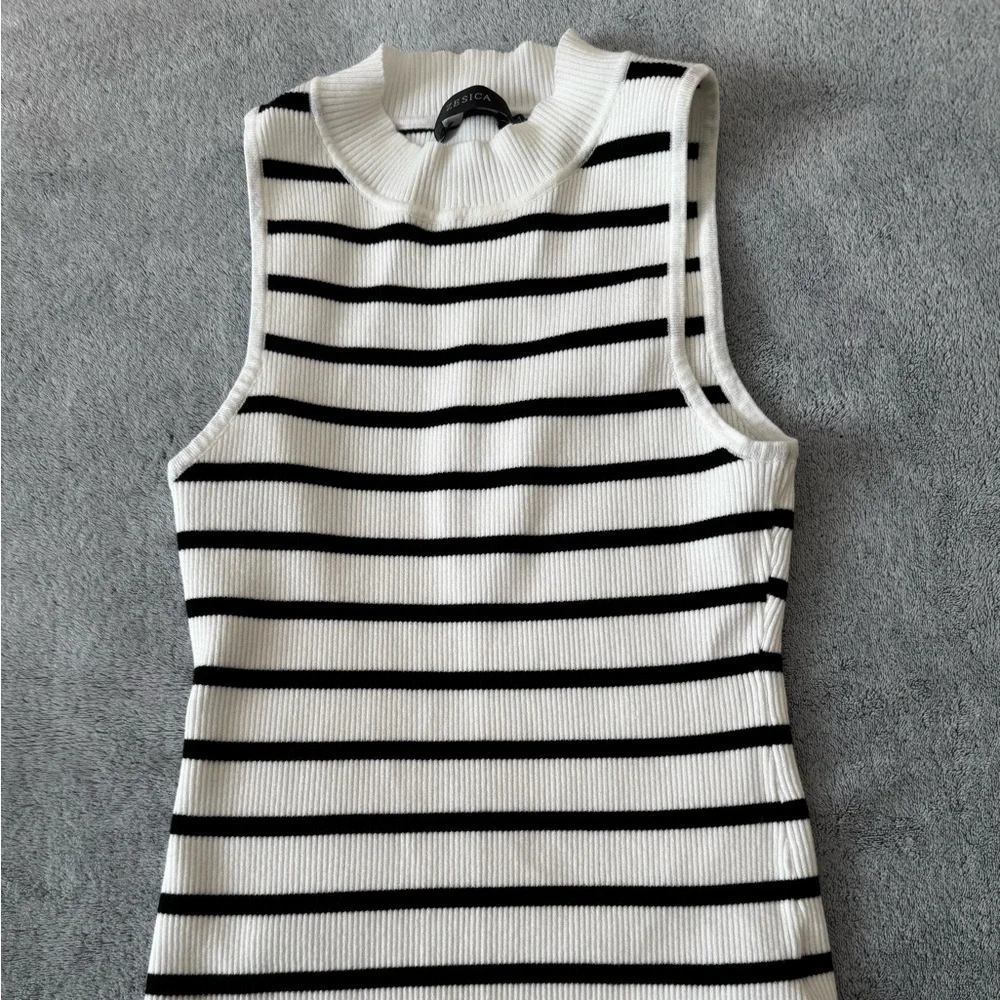 Striped Black and White Sleeveless High Neck Top - Picture 3 of 5
